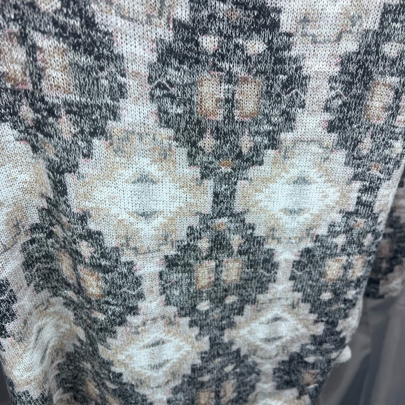 Kristin Nicole Geometric Patterned Semi Sheer Knit Blouse Size XL - Picture 3 of 13